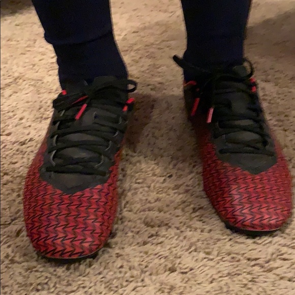 Red and Black Under Armour Soccer Cleats Size 7 - Picture 6 of 7